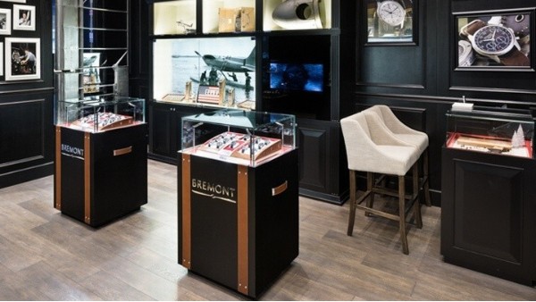 如何使用亞克力展示架，可以讓它保持一直通透和增加壽命呢？